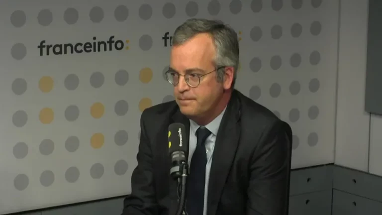 La démocratie vue par le directeur de l’Assurance Maladie&nbsp;: une démocratie unijambiste – communiqué de presse du 3 janvier 2023